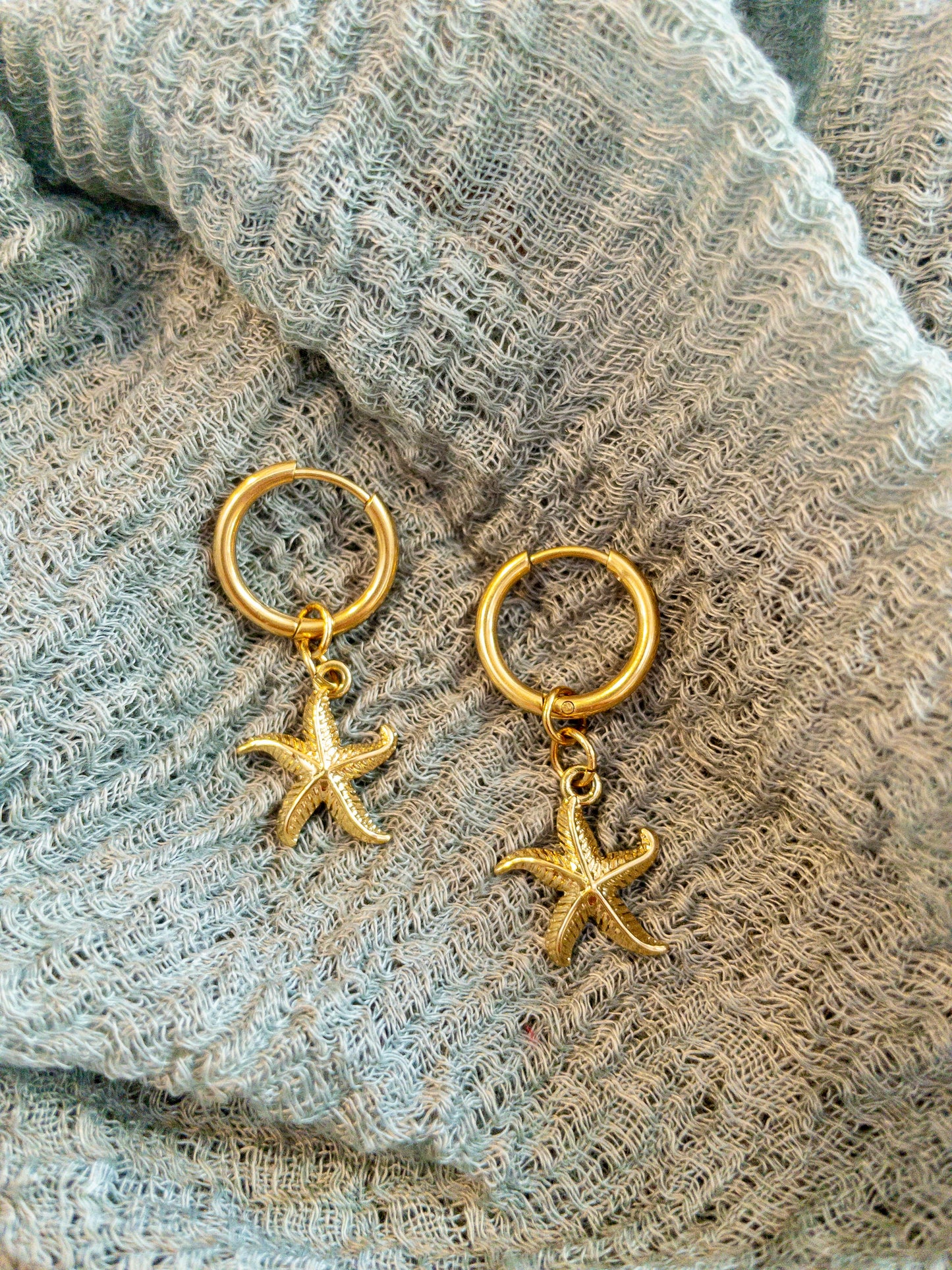 small 18k gold starfish earrings